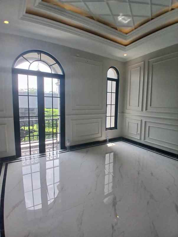 rumah klasik 2 lantai di kalimulya depok