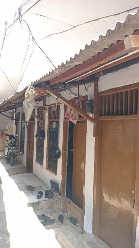 rumah kontrakan 4 pintu di beji depok
