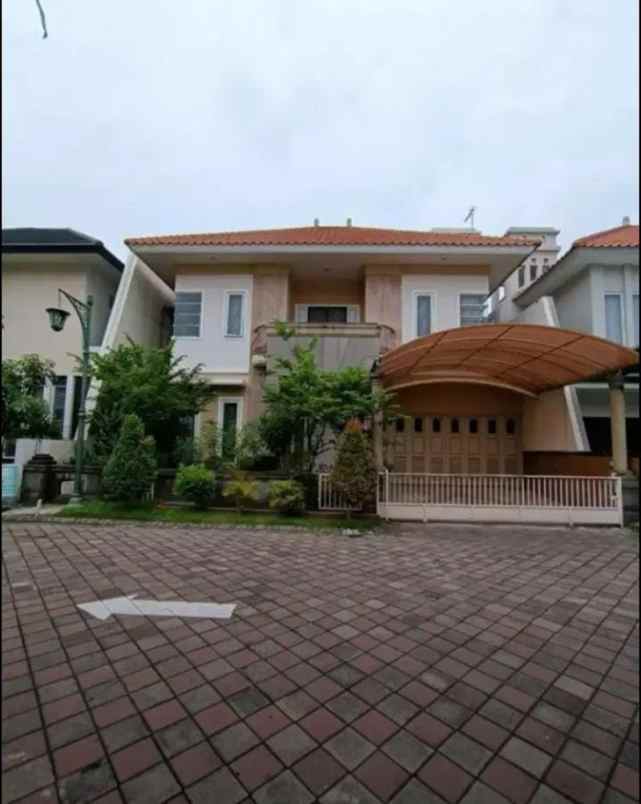 rumah lama mewah di perumahan regency 21 surabaya