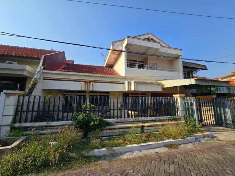 rumah lokasi tengah kota manyar tirtoasri