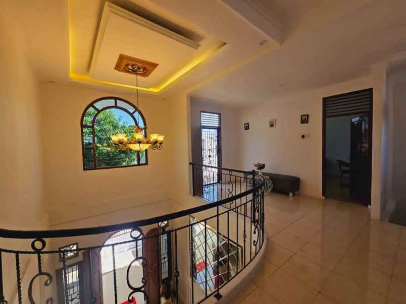 rumah mewah 2 lantai jl lobak ardat delima pekanbaru