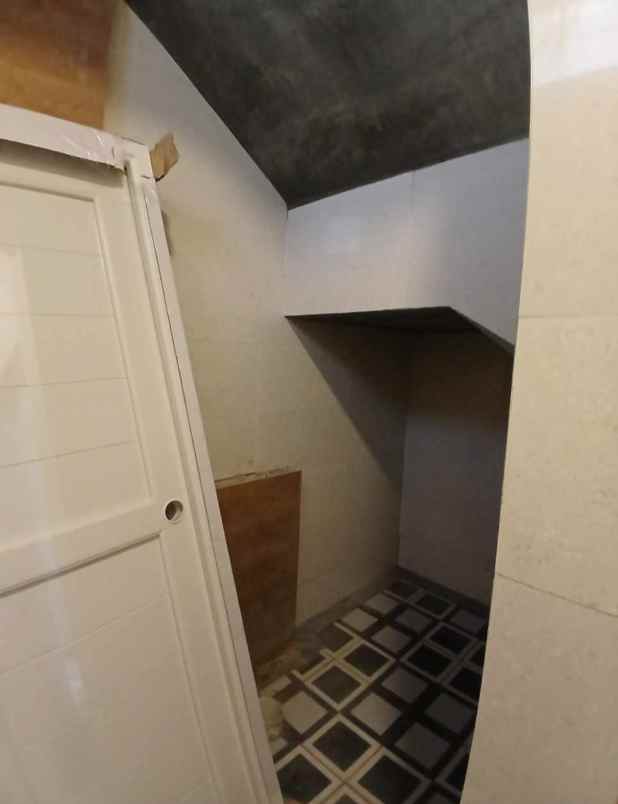 rumah mewah desain klasik 2 lantai di kalimulya depok