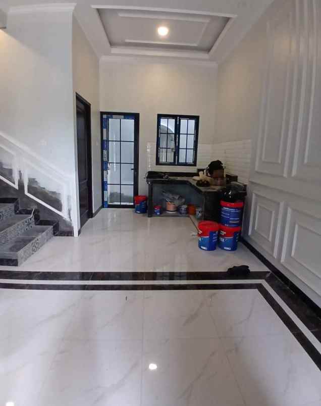 rumah mewah desain klasik 2 lantai di kalimulya depok