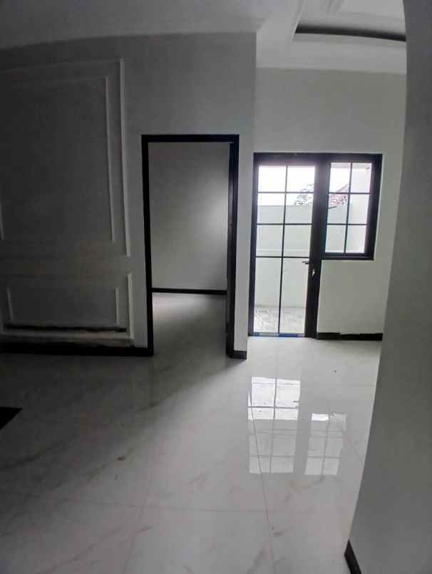 rumah mewah desain klasik 2 lantai di kalimulya depok