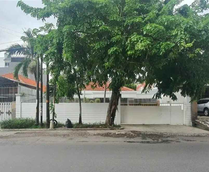 rumah mewah di jalan dharmahusada surabaya strategis