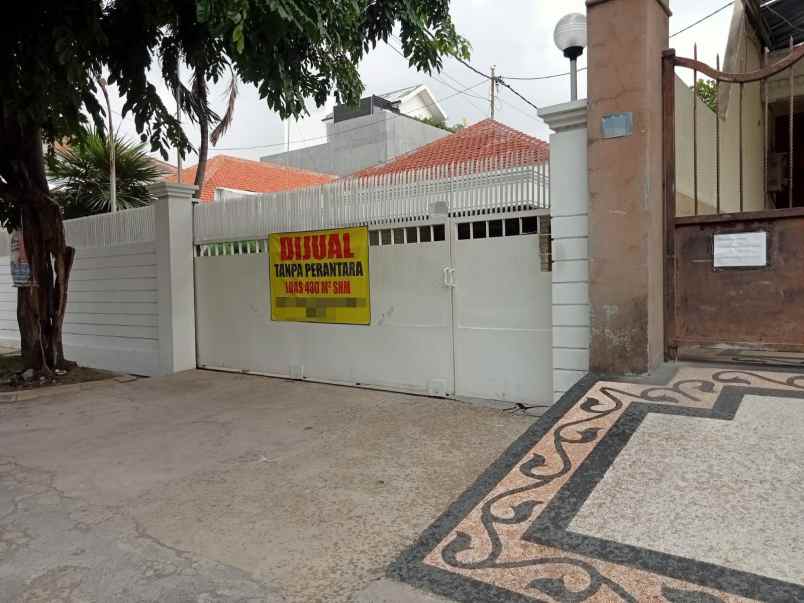 rumah mewah di jalan dharmahusada surabaya strategis