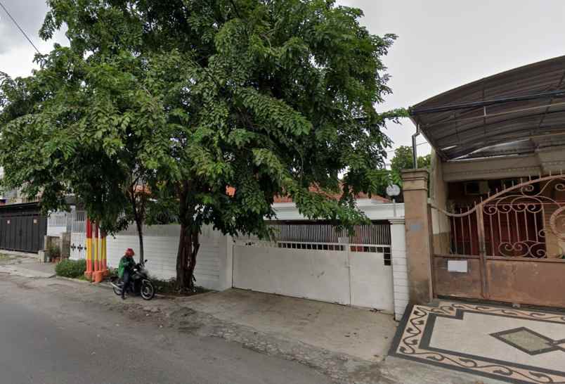 rumah mewah di jalan dharmahusada surabaya strategis