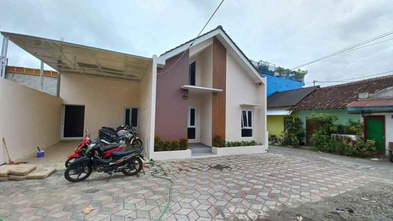 rumah mewah di janti 6 menit mall amplaz jogja