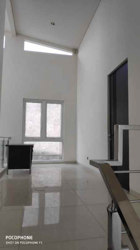 rumah mewah di perum pakuwon city san antonio hook