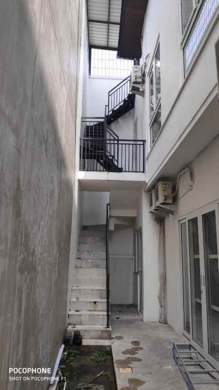 rumah mewah di perum pakuwon city san antonio hook