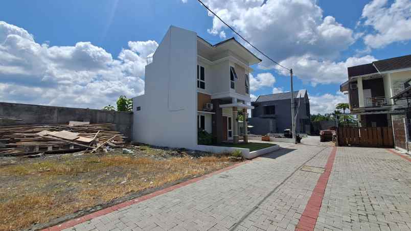 rumah mewah di pusat kota jogja dekat stasiun ka tugu