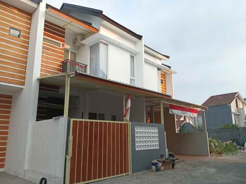 rumah modern 2 lantai dikota malang