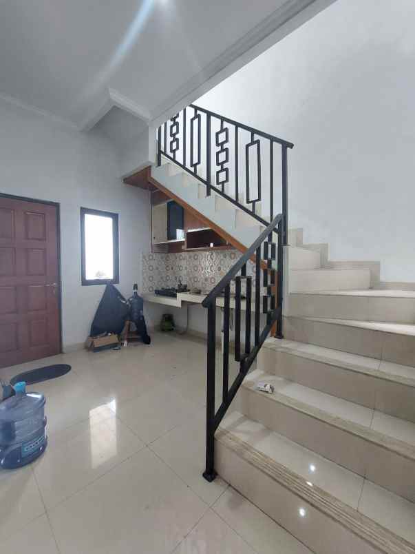 rumah modern minimalis dalam cluster di ciracas jaktim