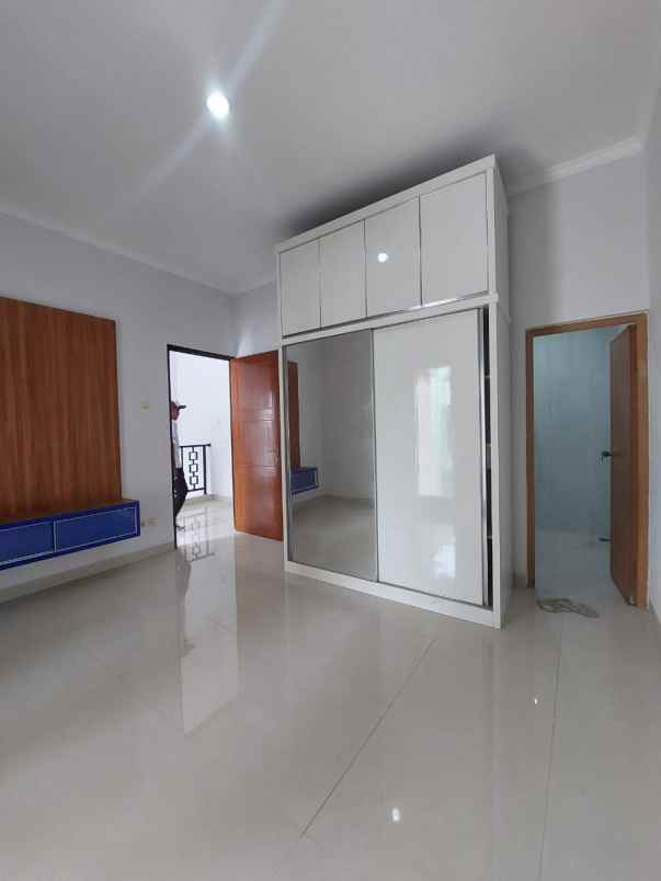 rumah modern minimalis dalam cluster di ciracas jaktim