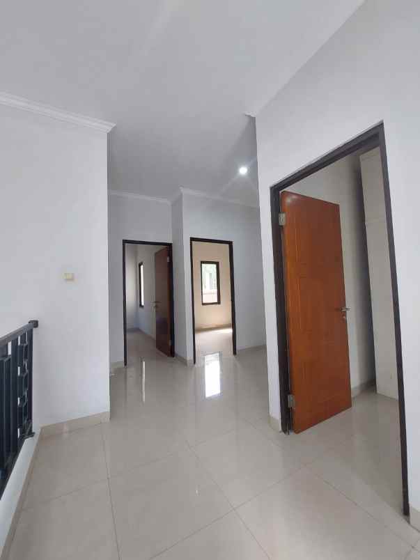 rumah modern minimalis dalam cluster di ciracas jaktim