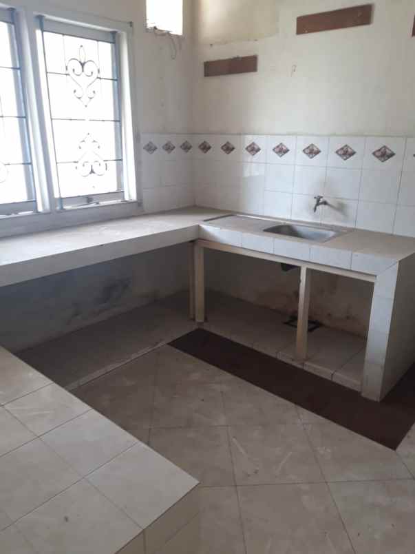 rumah mulyosari 1m an lebar 9 row jalan 3 mobil