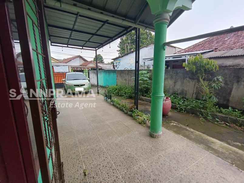 rumah pinggir jalan raya dengan tanah luas