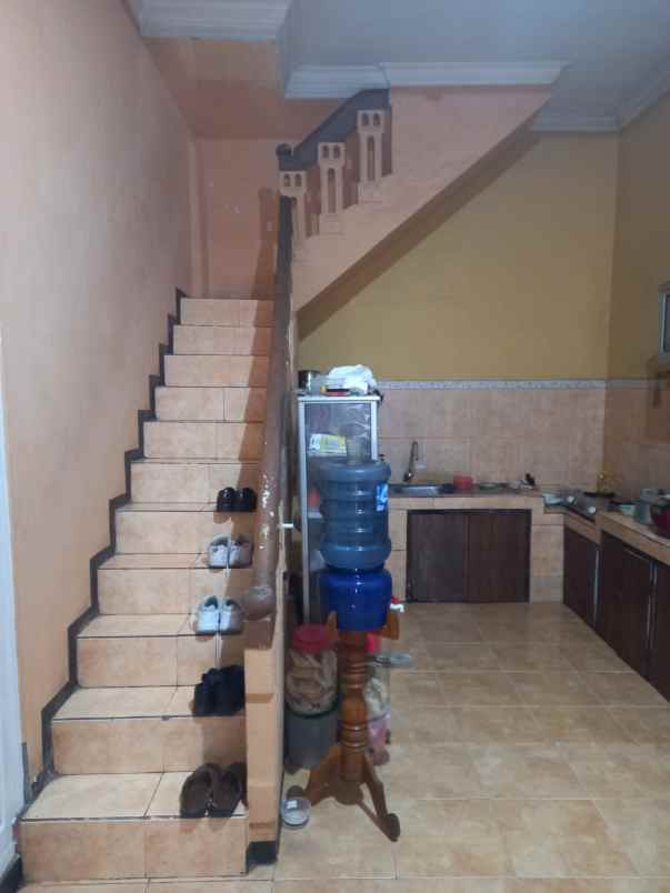 rumah pojok full bangunan