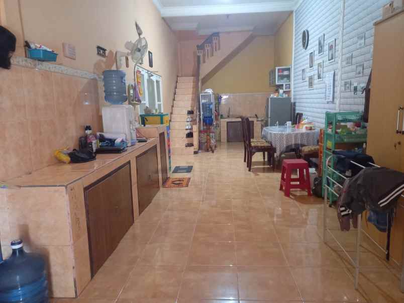 rumah pojok full bangunan