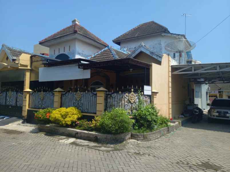 rumah pojok full bangunan