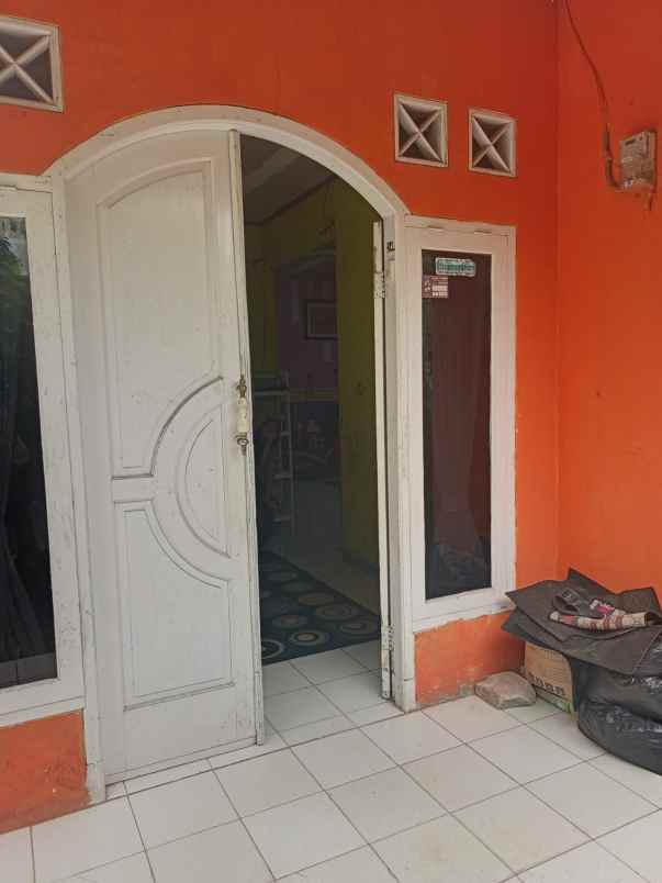rumah second 2 kontrakan beji depok