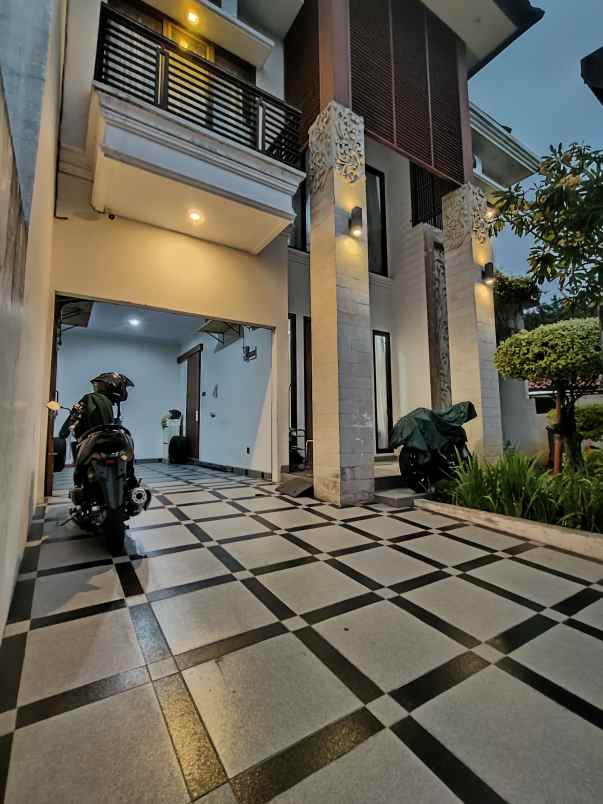rumah second bergaya bali modern di cilangkap jaktim
