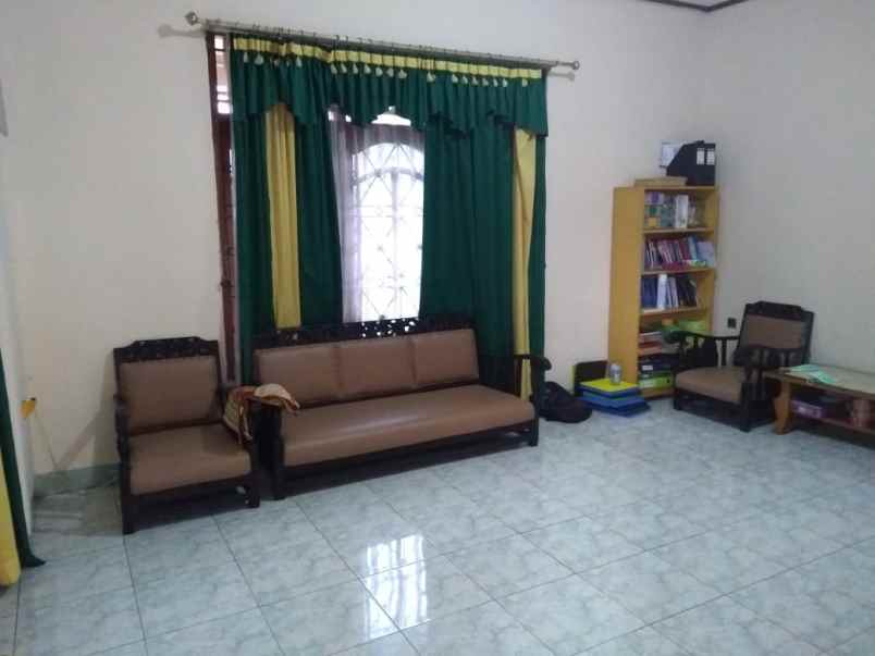 rumah second luas di pondok terong depok