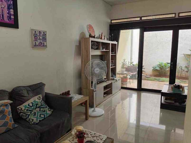 rumah second terawat dekat gate tol cimanggis depok