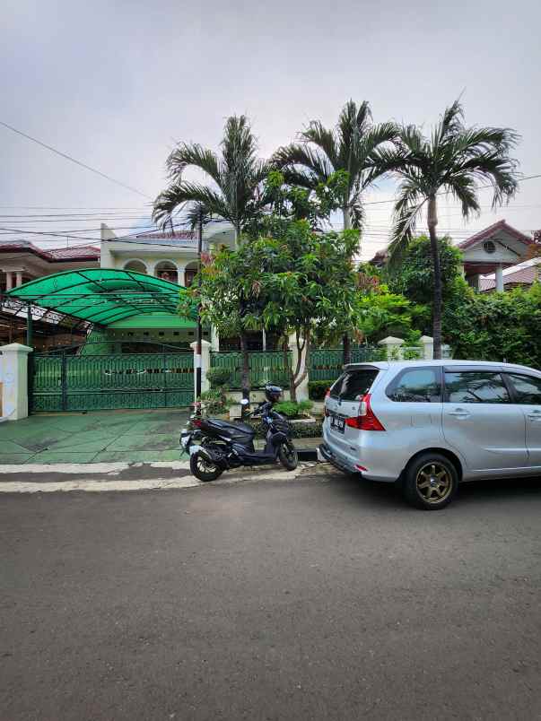 rumah second terawat di boulevard pondok kelapa indah