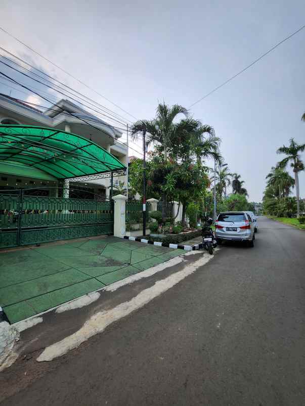 rumah second terawat di boulevard pondok kelapa indah