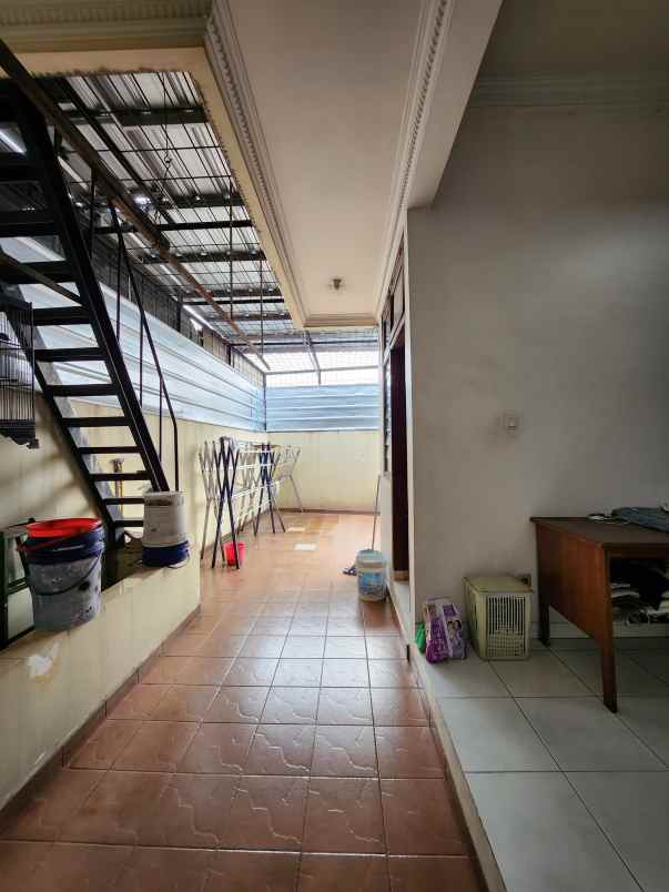 rumah second terawat di boulevard pondok kelapa indah