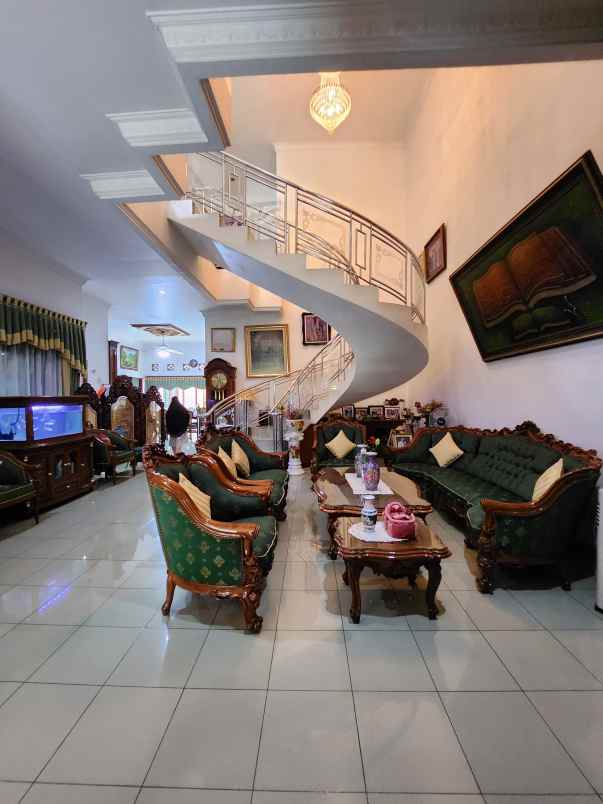 rumah second terawat di boulevard pondok kelapa indah