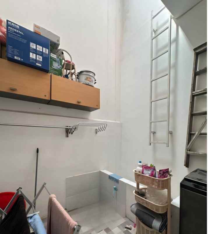 rumah secondary dalam komplek di pondok kelapa jaktim