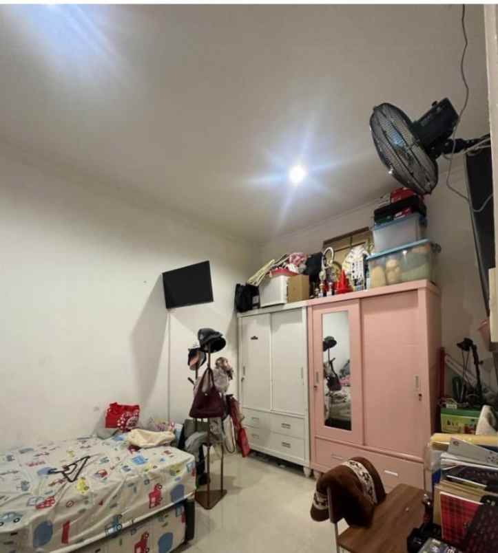 rumah secondary dalam komplek di pondok kelapa jaktim