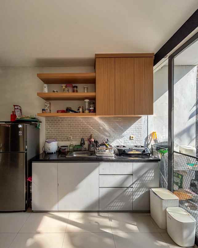 rumah secondary minimalis di veteran bintaro jaksel