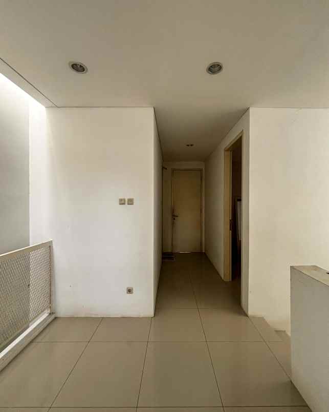 rumah secondary minimalis di veteran bintaro jaksel