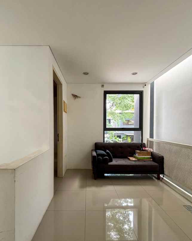 rumah secondary minimalis di veteran bintaro jaksel