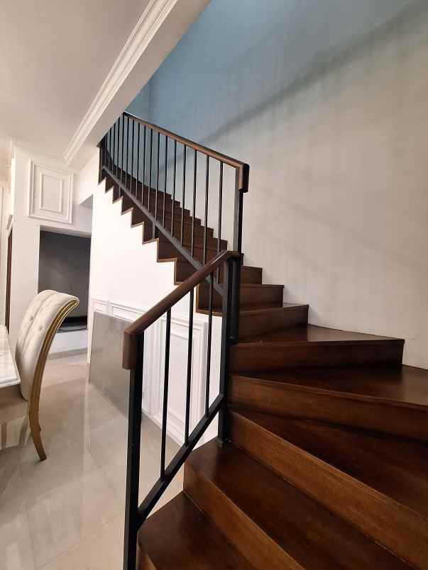 rumah secondary terawat siap huni di rawamangun