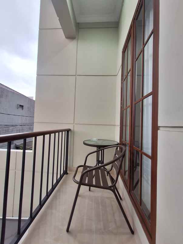 rumah secondary terawat siap huni di rawamangun