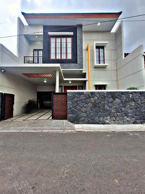 rumah secondary terawat siap huni di rawamangun