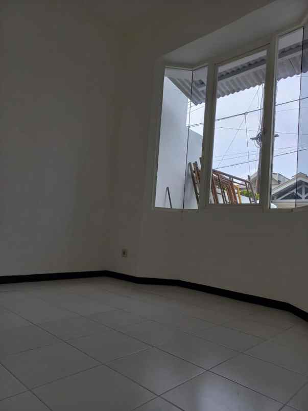 rumah siap huni di nirwana eksekutif area rungkut