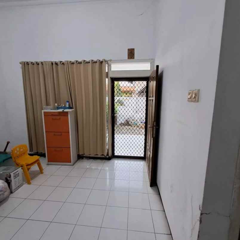 rumah strategis babatan pantai surabaya