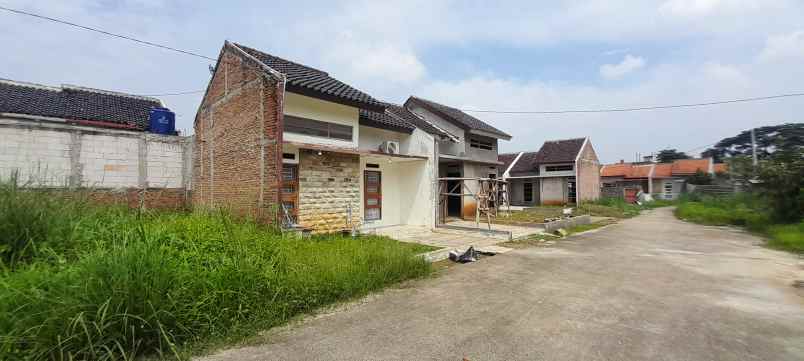 rumah tajur halang dekat tol borr view pegunungan