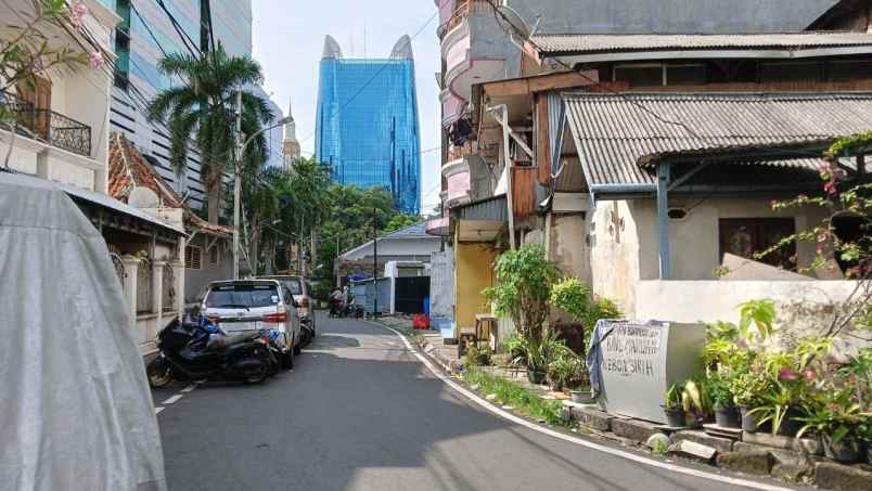 rumah tua anggap tanah di kebon sirih jakarta