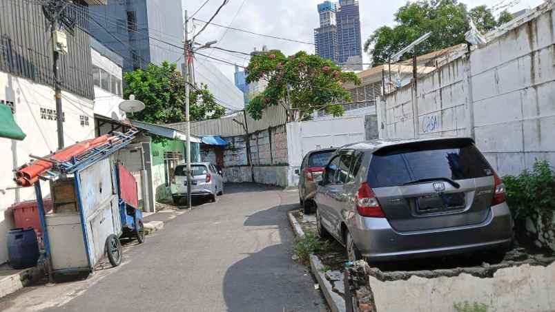 rumah tua anggap tanah di kebon sirih jakarta