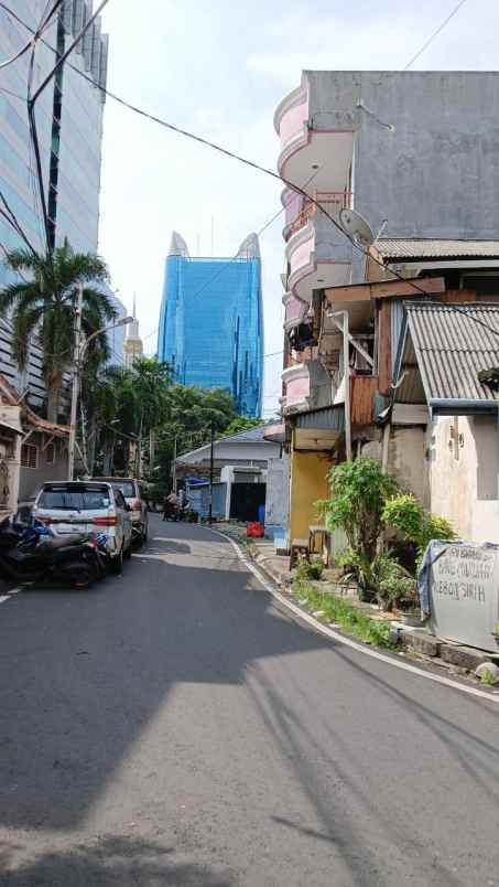 rumah tua dekat nasi goreng kambing kebon sirih