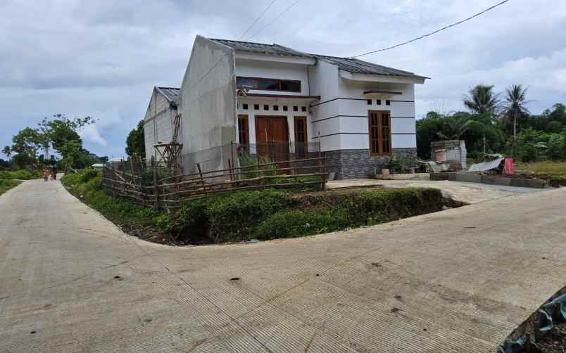 rumah villa suasana pedesaan