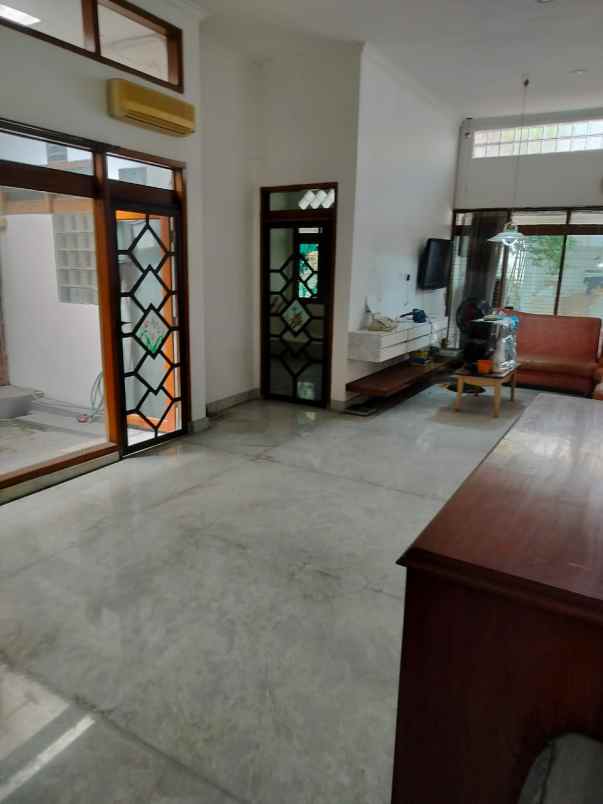 rungkut asri rumah 2 lantai full furnish row 2 mobil