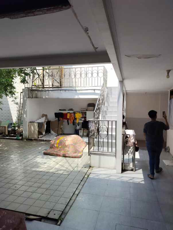 rungkut asri rumah 2 lantai full furnish row 2 mobil