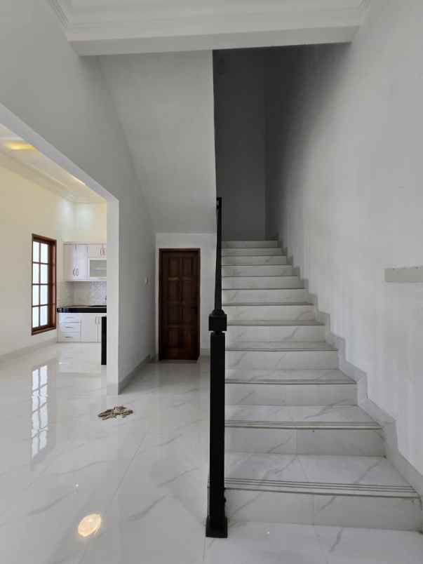 siap huni dalam komplek akses lebar di duren sawit